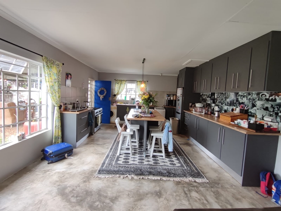 6 Bedroom Property for Sale in Flamwood North West